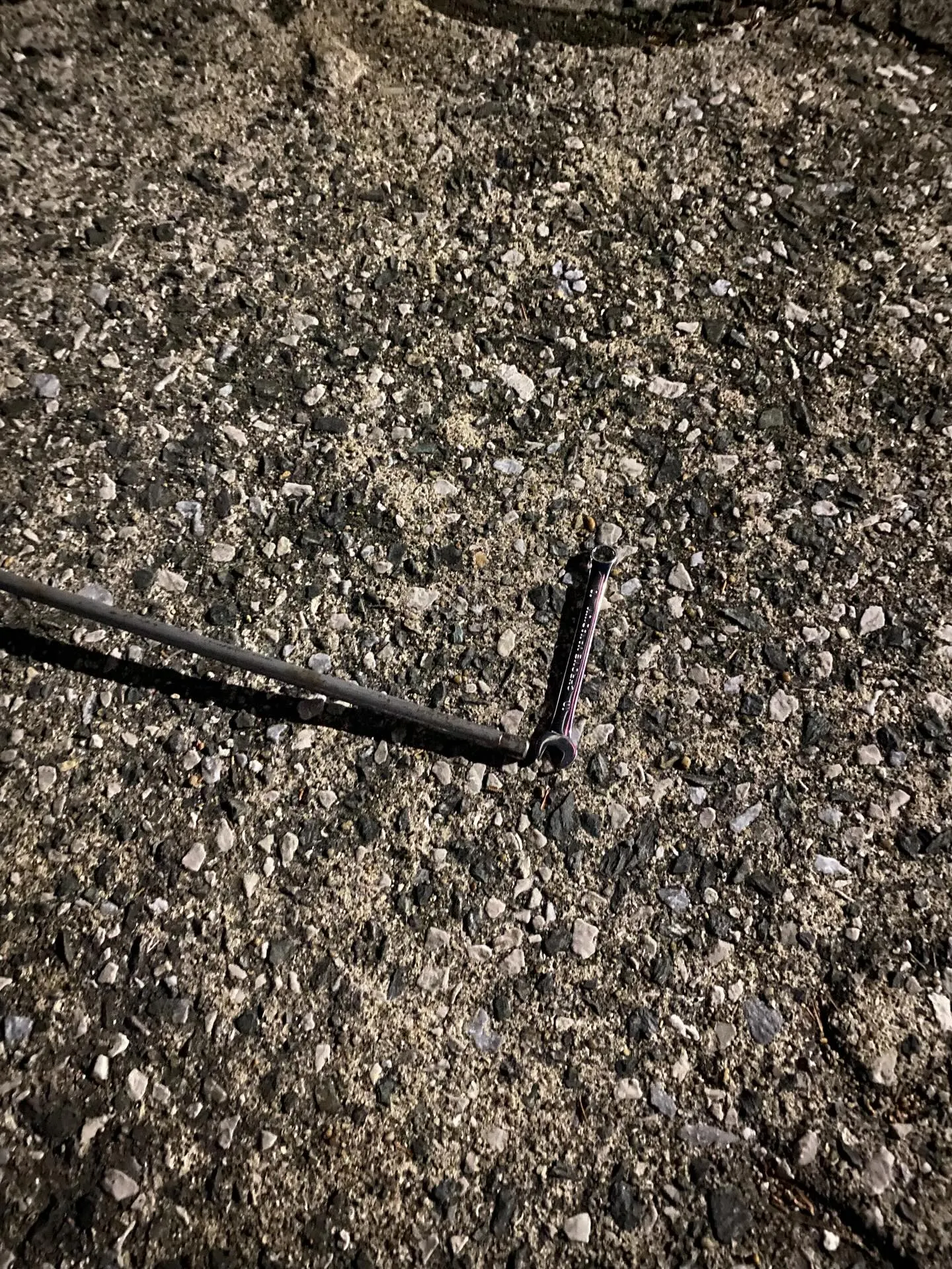 ジャッキ用のハンドルが無かったので、コイツでジャッキアップし...